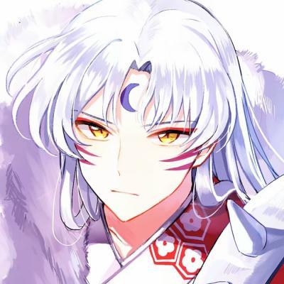 工人搭建舞台时为追星女儿拍下海报